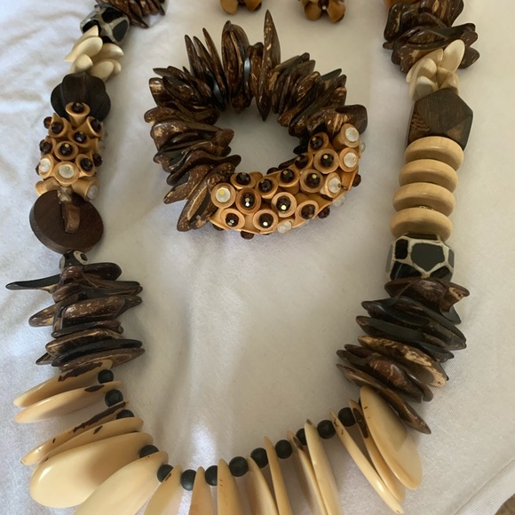 Unique beaded necklace - Picture 10 of 11